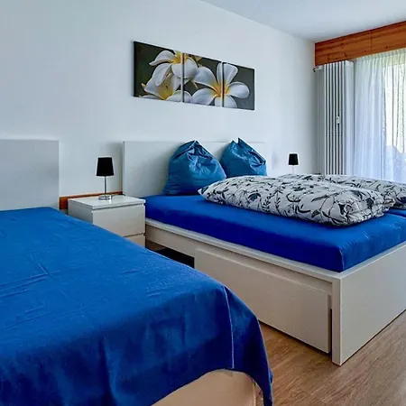 Zentrale In Mit Grossem Balkon 아파트 *